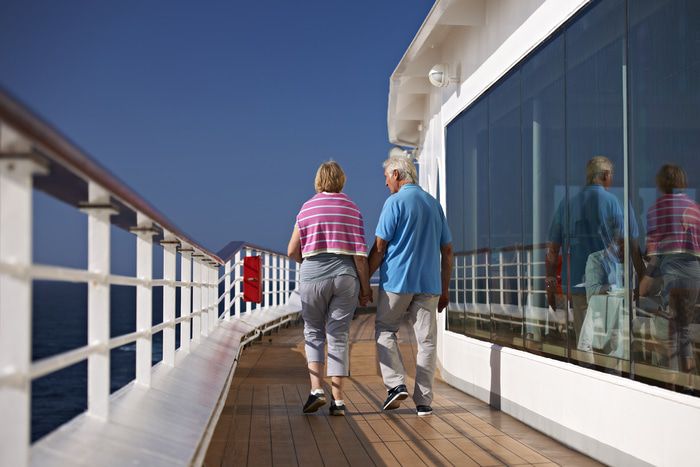 fred olsen cruise lines braemar deck 2014.jpg